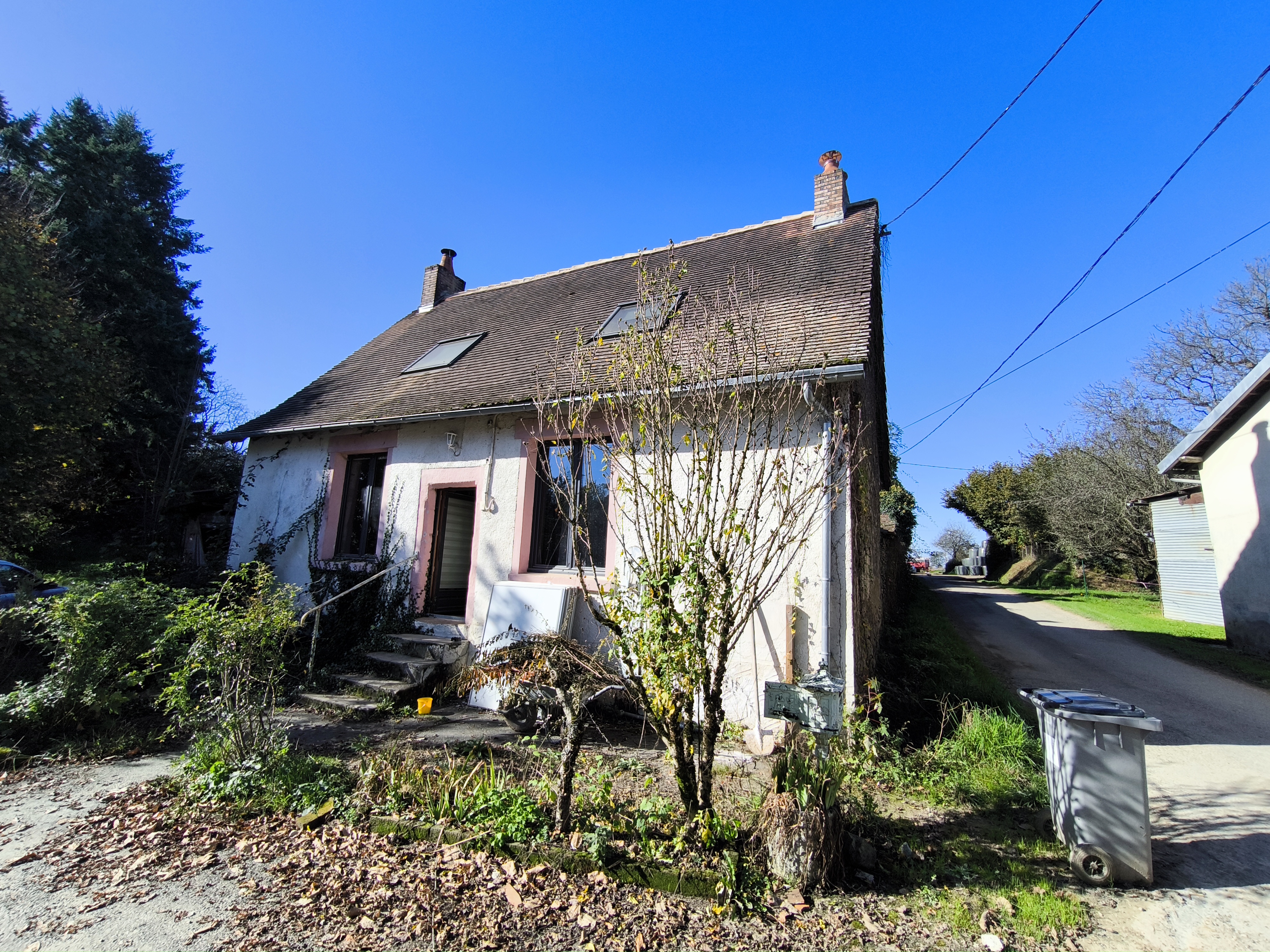 Une petite maison, pas encore rénovée, dans le Limousin